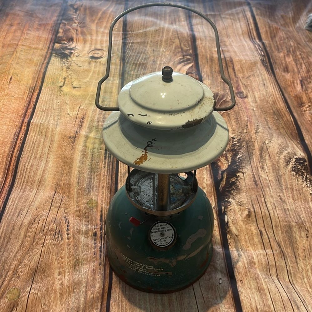 COLEMAN vintage preowned lantern in used condition